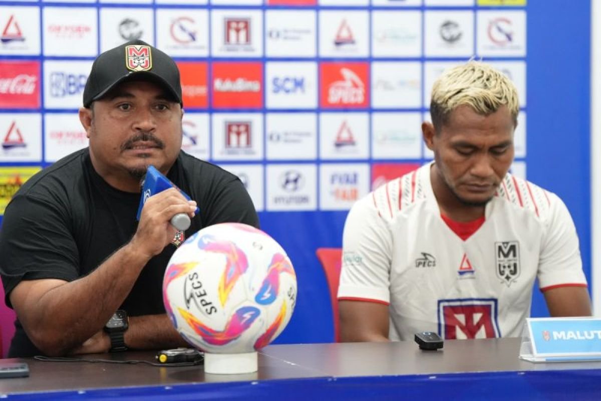 Berikut adalah beberapa alternatif judul untuk "Pemain Malut United tak dilarang ikuti tarkam selama libur":

1. "Pemain Malut United Diizinkan Berpartisipasi dalam Tarkam Selama Libur"
2. "Libur Pemain Malut United: Tarkam Jadi Pilihan Tanpa Larangan"
3. "Tanpa Larangan: Pemain Malut United Boleh Ikuti Tarkam Saat Liburan"
4. "Pemain Malut United Bebas Ikut Tarkam Selama Masa Libur"
5. "Selama Libur, Pemain Malut United Dapat Terlibat dalam Tarkam Tanpa Hambatan"

Silakan pilih atau modifikasi sesuai kebutuhan!