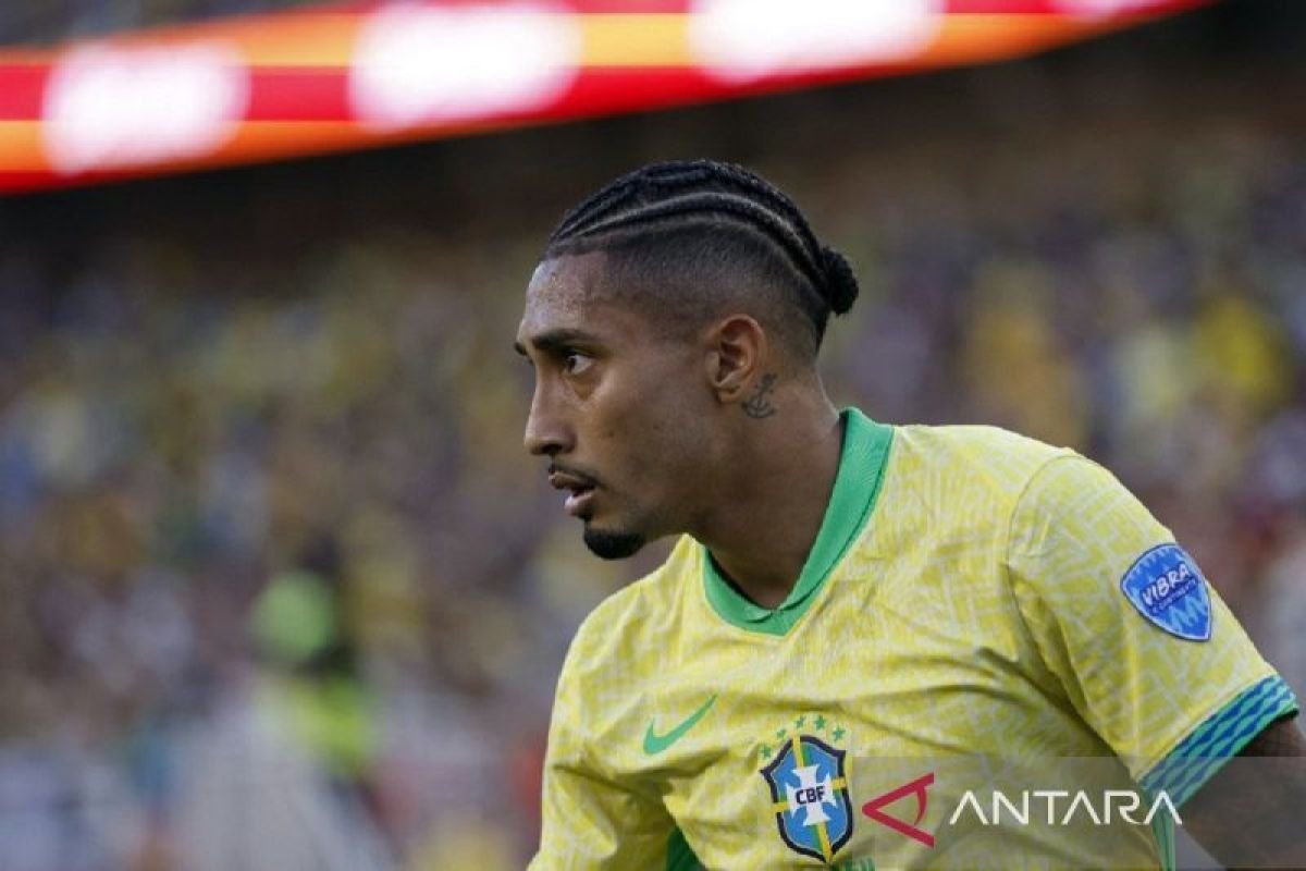 Beberapa alternatif judul untuk "Raphinha sesumbar akan cetak gol saat melawan Timnas Argentina" bisa berupa:

1. "Raphinha Yakin Mampu Menyumbang Gol Melawan Argentina"
2. "Percaya Diri: Raphinha Targetkan Gol Saat Hadapi Timnas Argentina"
3. "Raphinha Janjikan Gol di Pertandingan Melawan Argentina"
4. "Raphinha Optimis Cetak Gol di Duel Melawan Argentina"
5. "Raphinha Angkat Bicara: 'Saya Akan Cetak Gol Melawan Argentina!'"

Silakan pilih atau modifikasi sesuai kebutuhan!