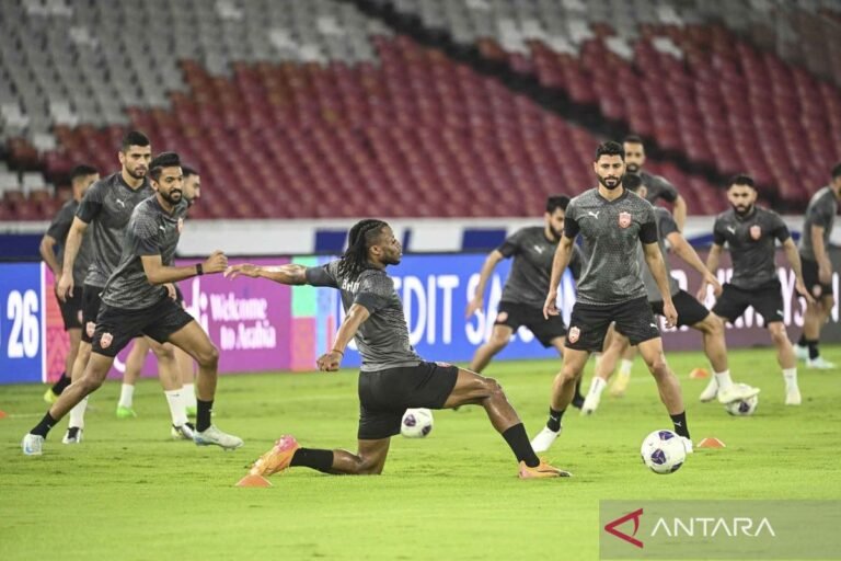 Bahrain Uji Coba Lapangan SUGBK Menjelang Pertandingan Melawan Timnas Indonesia