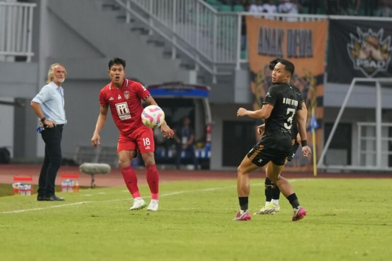 Here are some alternative titles for "Pelatih sebut kemenangan Dewa United buah dari rencana matang":

1. "Kemenangan Dewa United: Hasil dari Strategi yang Matang, Kata Pelatih"
2. "Pelatih Ungkap Rahasia Kemenangan Dewa United: Rencana yang Terencana"
3. "Dari Rencana yang Matang, Dewa United Raih Kemenangan Menurut Pelatih"
4. "Pelatih Dewa United: Kemenangan Berkat Persiapan yang Matang"
5. "Strategi Sukses: Pelatih Dewa United Sebut Kemenangan Berbasis Rencana Terpadu"
6. "Rencana Matang Jadi Kunci Kemenangan Dewa United, Kata Sang Pelatih" 
7. "Pelatih Dewa United: Kemenangan Berasal dari Rencana yang Diperhitungkan"

Feel free to choose any of the suggestions or modify them further!