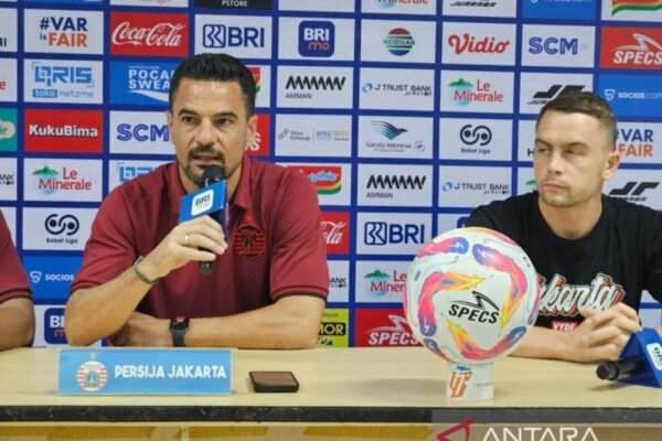 Berikut adalah beberapa alternatif judul untuk pertandingan Doni Tri saat Persija Jakarta menjamu Semen Padang:
1. “Doni Tri Siap Tampil Gemilang Saat Persija Jakarta Hadapi Semen Padang”
2. “Aksi Doni Tri Ditunggu Fans di Laga Persija Jakarta Melawan Semen Padang”
3. “Persija Jakarta vs Semen Padang: Doni Tri Berharap Cetak Gol”
4. “Doni Tri: Kunci Performa Persija Saat Jamu Semen Padang”
5. “Pertandingan Krusial: Doni Tri Bersiap Bawa Persija Jakarta Hadapi Semen Padang”
Semoga alternatif judul ini bermanfaat! Berikut adalah beberapa alternatif judul untuk pertandingan Doni Tri saat Persija Jakarta menjamu Semen Padang:
1. "Doni Tri Siap Tampil Gemilang Saat Persija Jakarta Hadapi Semen Padang"
2. "Aksi Doni Tri Ditunggu Fans di Laga Persija Jakarta Melawan Semen Padang"
3. "Persija Jakarta vs Semen Padang: Doni Tri Berharap Cetak Gol"
4. "Doni Tri: Kunci Performa Persija Saat Jamu Semen Padang"
5. "Pertandingan Krusial: Doni Tri Bersiap Bawa Persija Jakarta Hadapi Semen Padang"
Semoga alternatif judul ini bermanfaat!