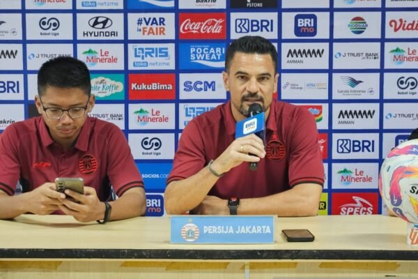 Carlos Pena Yakin Persaingan di Papan Atas Liga 1 Semakin Ketat Carlos Pena Yakin Persaingan di Papan Atas Liga 1 Semakin Ketat