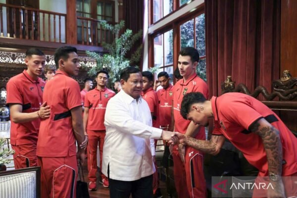 Presiden Prabowo Subianto Rayakan Kemenangan Timnas Indonesia atas China dengan Makan Bersama Presiden Prabowo Subianto Rayakan Kemenangan Timnas Indonesia atas China dengan Makan Bersama
