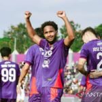 Judul alternatif untuk "Williams Lugo Jadi 'Player of the Match'" bisa menjadi:

1. "Williams Lugo Memenangkan Gelar 'Pemain Terbaik Pertandingan'"
2. "Williams Lugo Dinobatkan Sebagai 'Pemain Unggulan'"
3. "Keberhasilan Williams Lugo: 'Pemain Pertandingan' Terbaik"
4. "Williams Lugo: Bintang Pertandingan Malam Ini"
5. "Williams Lugo Diakui Sebagai 'Bintang Pertandingan'"

Silakan pilih atau modifikasi sesuai kebutuhan!