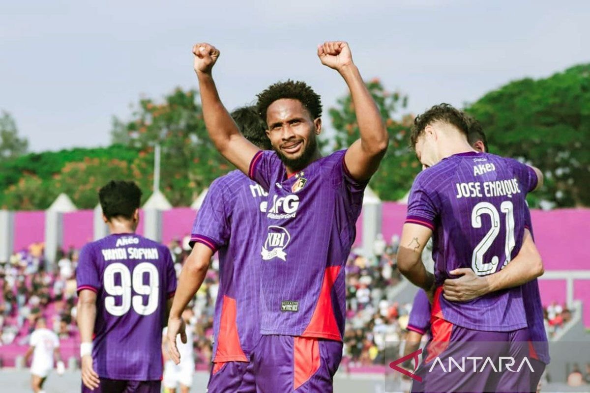 Judul alternatif untuk "Williams Lugo Jadi 'Player of the Match'" bisa menjadi:

1. "Williams Lugo Memenangkan Gelar 'Pemain Terbaik Pertandingan'"
2. "Williams Lugo Dinobatkan Sebagai 'Pemain Unggulan'"
3. "Keberhasilan Williams Lugo: 'Pemain Pertandingan' Terbaik"
4. "Williams Lugo: Bintang Pertandingan Malam Ini"
5. "Williams Lugo Diakui Sebagai 'Bintang Pertandingan'"

Silakan pilih atau modifikasi sesuai kebutuhan!